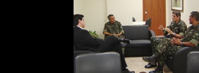 Diretor do Foro, André Granja recebe representantes do Exército Imagem: Diretor do Foro, André Granja recebe representantes do Exército