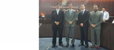 Imagem: Juízes Frederico Dantas e Rosmar Antonni com novos empossados José Donato e Gustavo Mendonça