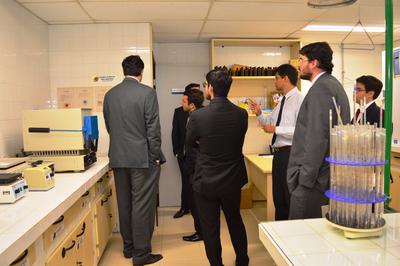 No laboratório de química da PF Imagem: No laboratório de química da PF