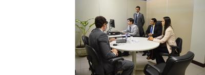 Imagem: Juiz Sérgio Brito coordena mutirão no Centro de Conciliação