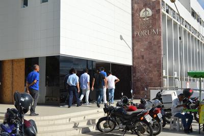 Imagem: Chegam ao fórum estadual