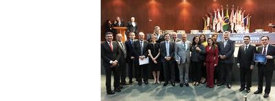 Diretor do Foro, Raimundo Campos exibe Certificado de Premiação Imagem: Diretor do Foro, Raimundo Campos exibe Certificado de Premiação