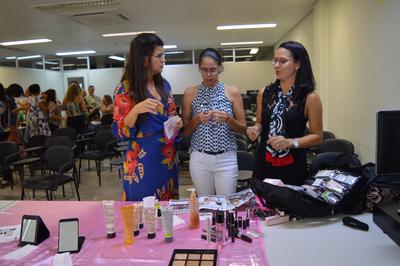 Oficina de maquiagem com consultora da Mary Kay Imagem: Oficina de maquiagem com consultora da Mary Kay
