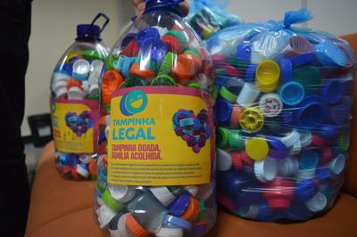 Tampas arrecadadas no projeto Imagem: Tampas arrecadadas no projeto