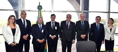 Desembargador Edilson Nobre entregou as indicações acompanhado de magistrados Imagem: Desembargador Edilson Nobre entregou as indicações acompanhado de magistrados