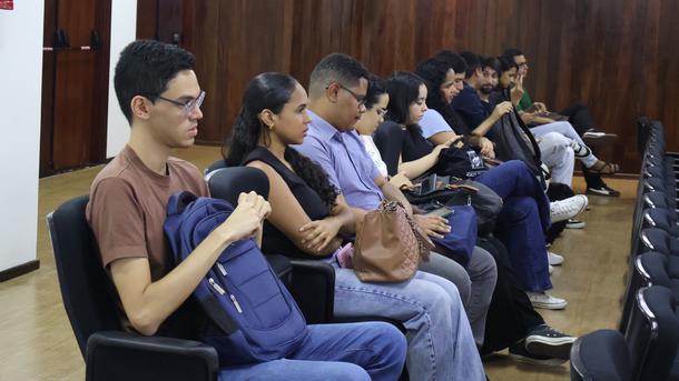 Imagem: Estudantes de Jornalismo participaram de entrevista na tarde desta quarta-feira na JFAL