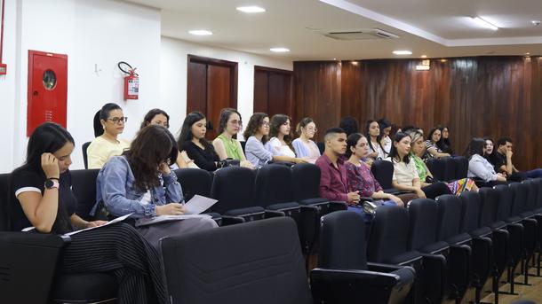 Imagem: Candidatos participam de segunda fase de certame para estágio em Psicologia