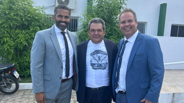 Imagem: Da esquerda para a direita, Charles Azevedo, ministro Carlos Augusto Pires e Gustavo Melo, durante visita técnica ao município de Porto Calvo