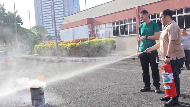 Imagem: Servidores participam de capacitação para prevenir casos de incêndio
