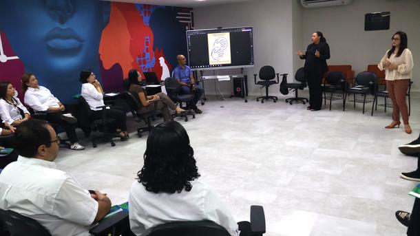 Imagem: Aulas da quinta turma do curso Libras iniciaram nesta segunda-feira, 3