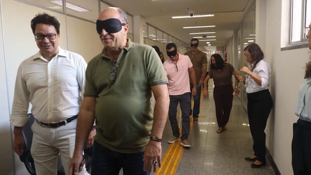 Imagem: Uma das atividades dos servidores que participam do curso foi conferir as barreiras atitudinais na prática