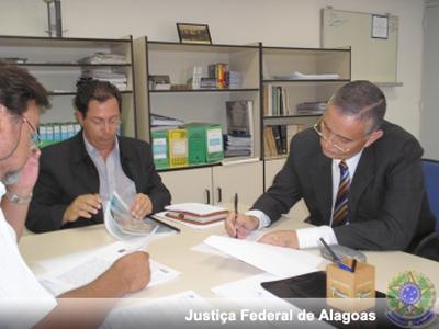 Imagem: Assinatura do contrato de cessão